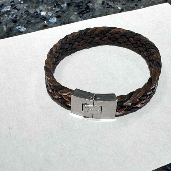 🧩 Fossil Tri-Colour Braided Leather Bracelet – Edgy & Effortlessly Cool 🖤✨ - Picture 15 of 16